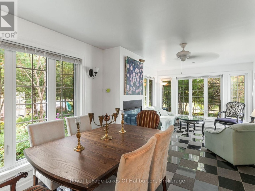 1049 NINATIGO LANE, 