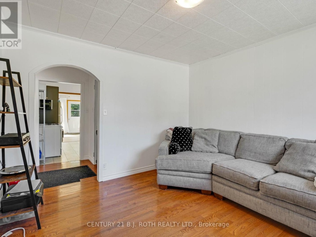 341 NOTTAWASAGA STREET, 