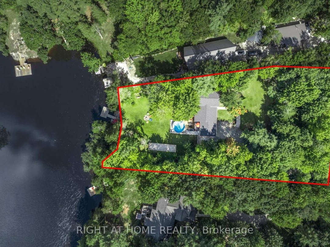 7592 East River Road, Black Lake
