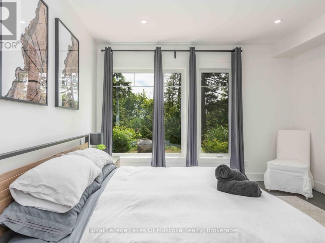 102 - 3 TREE TOPS LANE, Peninsula Lake