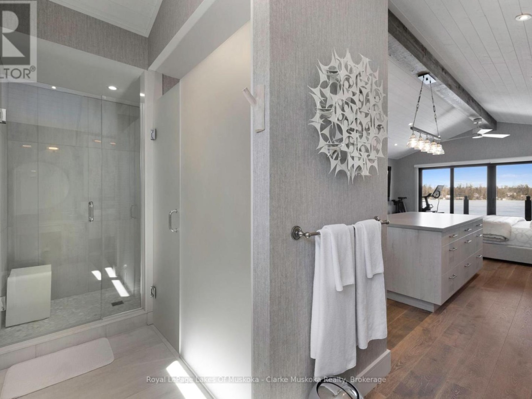 305 Wapaska Crescent, Lake Muskoka