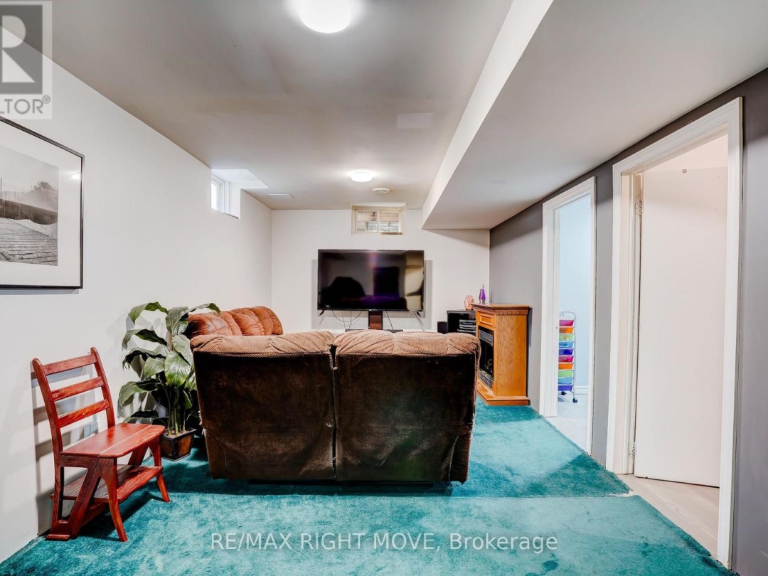 32 JULIA CRESCENT, 