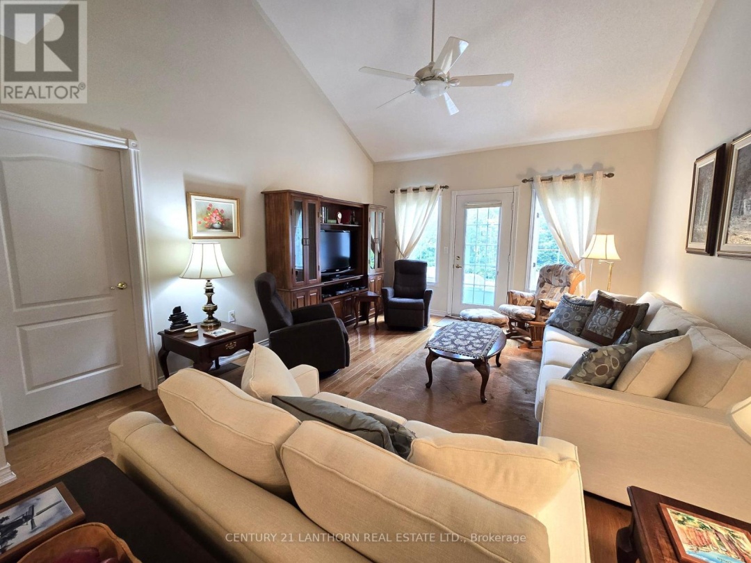UNIT #310 - 30 MUSEUM DRIVE, 