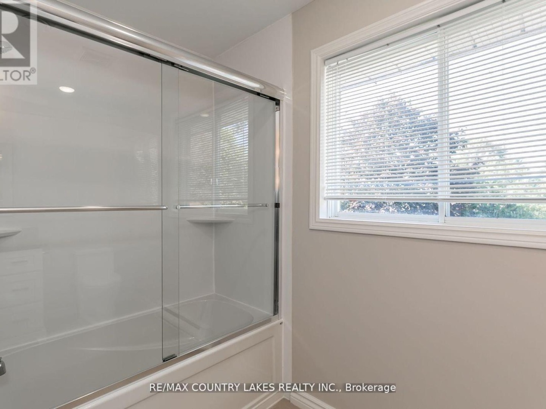 47 LAKE AVENUE, Lake Simcoe