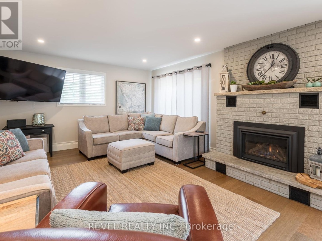 14 BOND STREET W, 