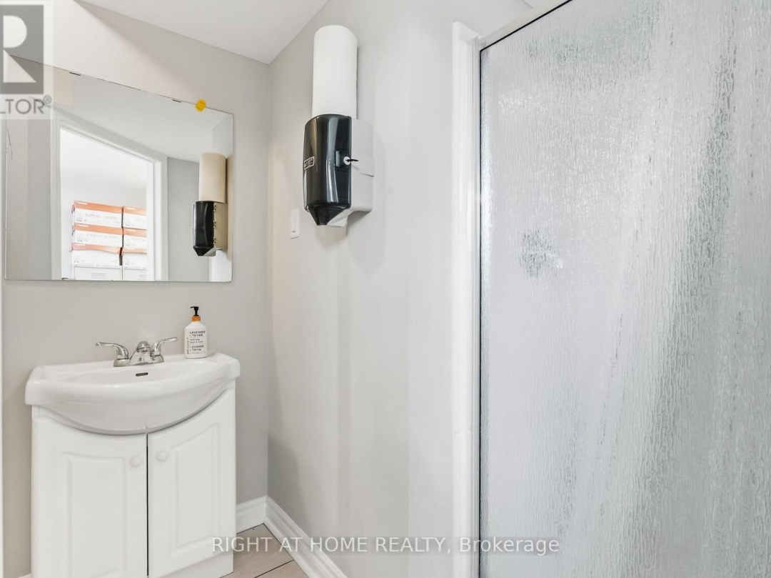 32 MATCHEDASH STREET N, 