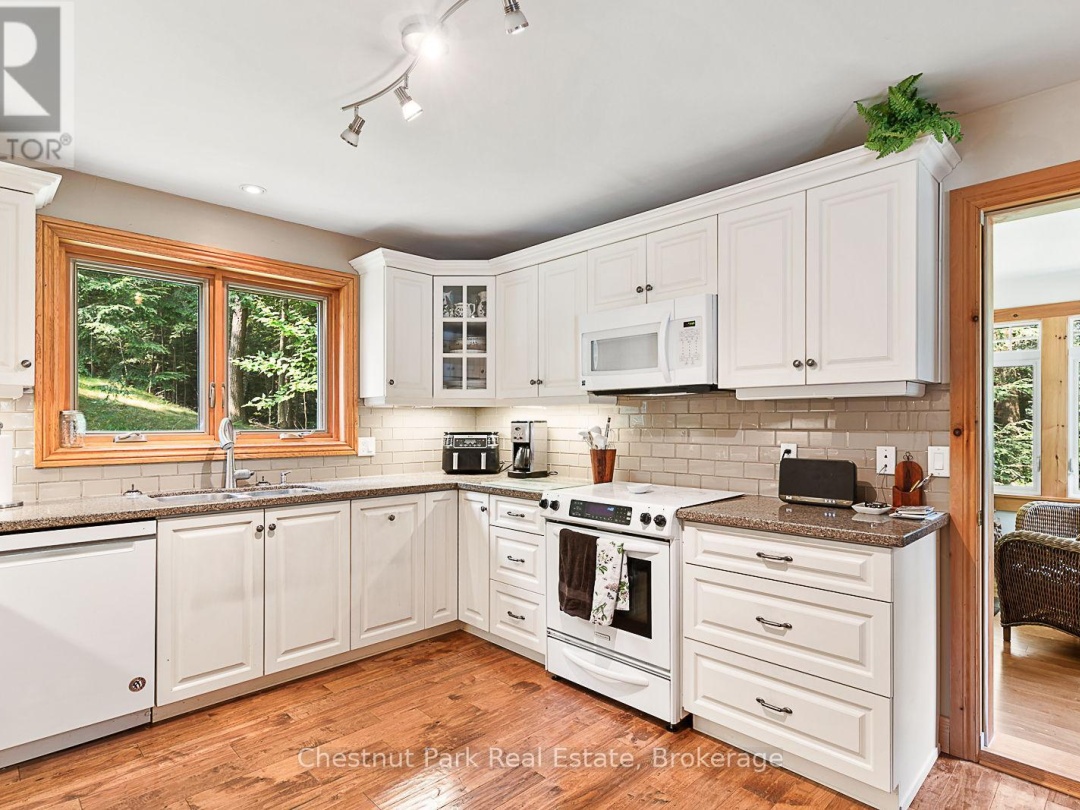 1003 Arnott Lane, Redstone Lake
