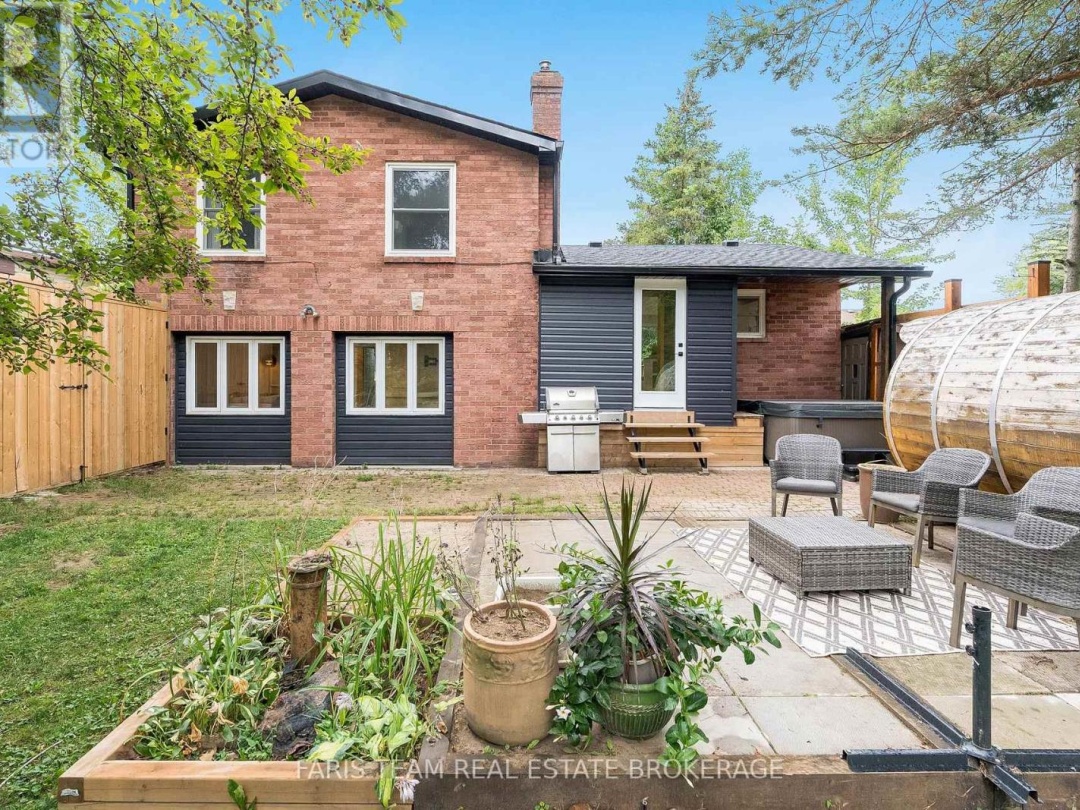 2668 WESTSHORE CRESCENT, 