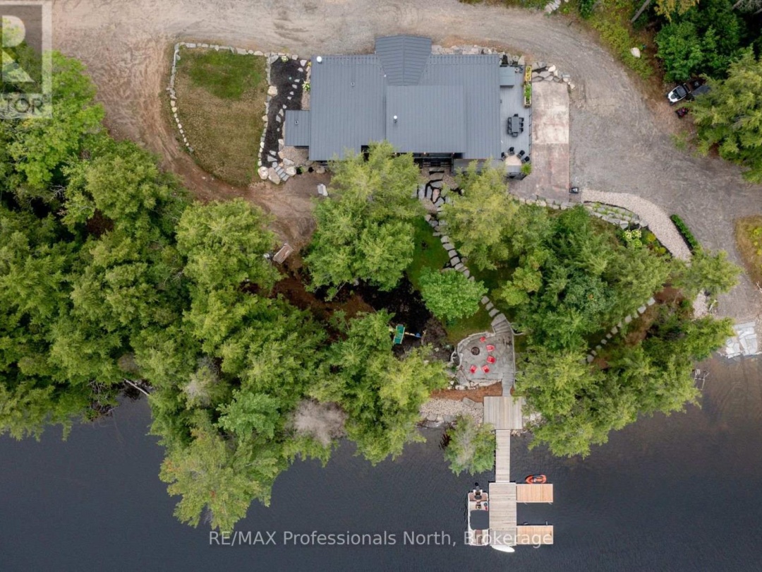 1046 LONE WOLF CRESCENT, 