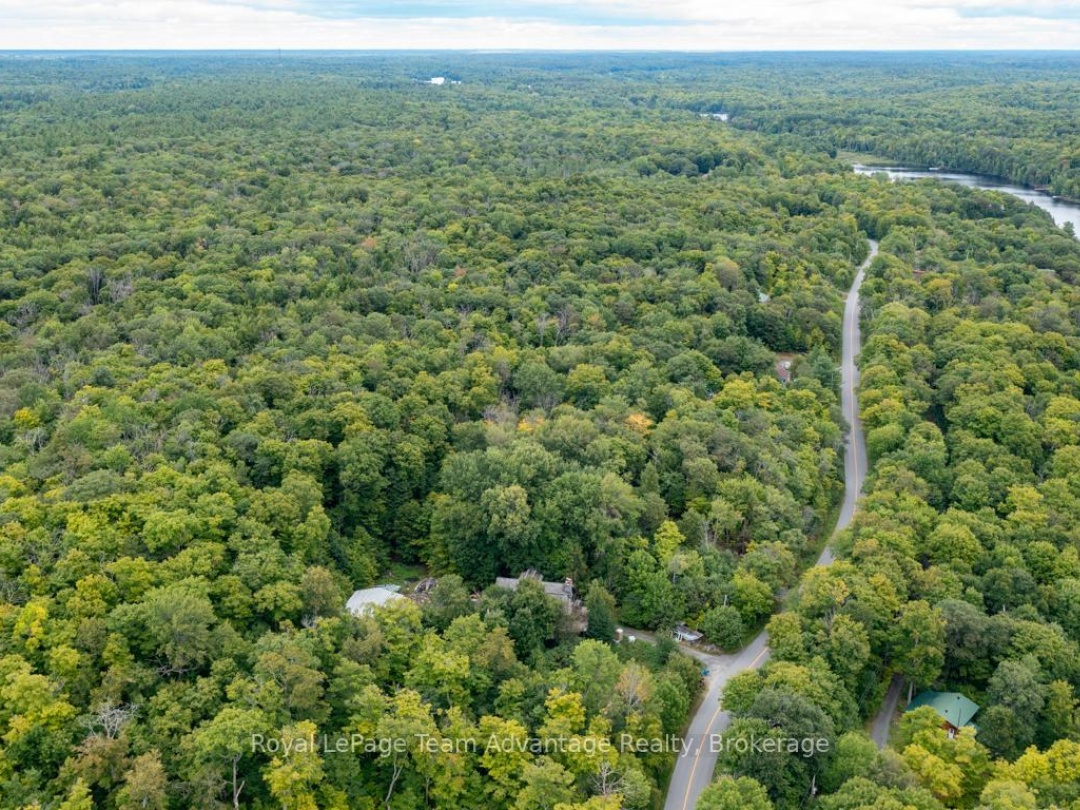 33 PINEWOOD ROAD, McDougall