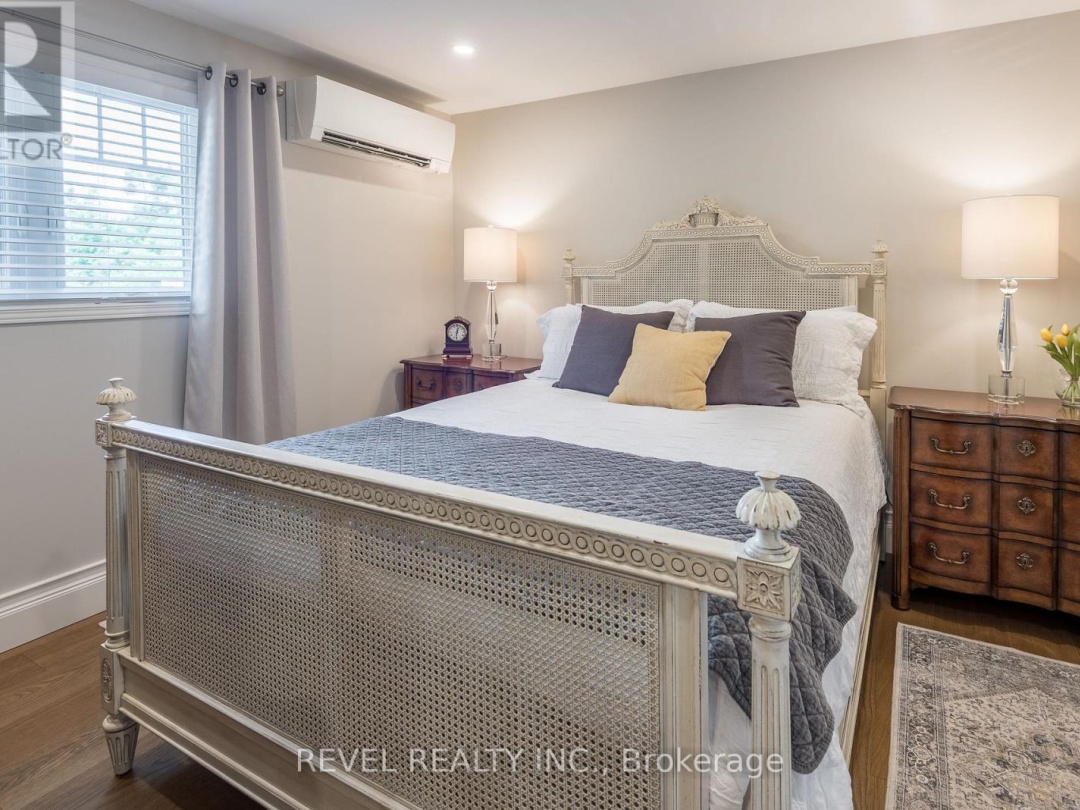 14 BOND STREET W, 