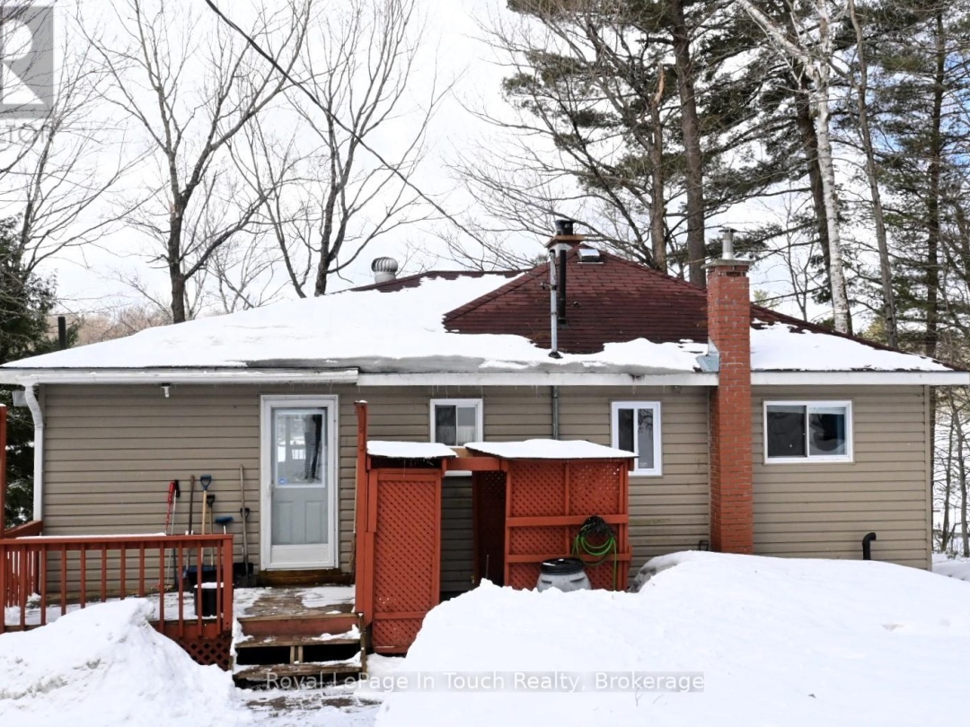 476 Hungry Bay Road E, Six Mile Lake