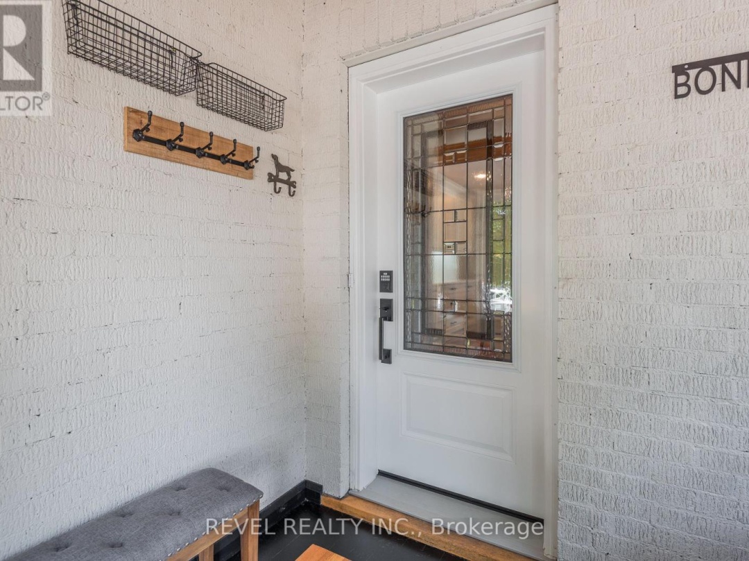 14 BOND STREET W, 
