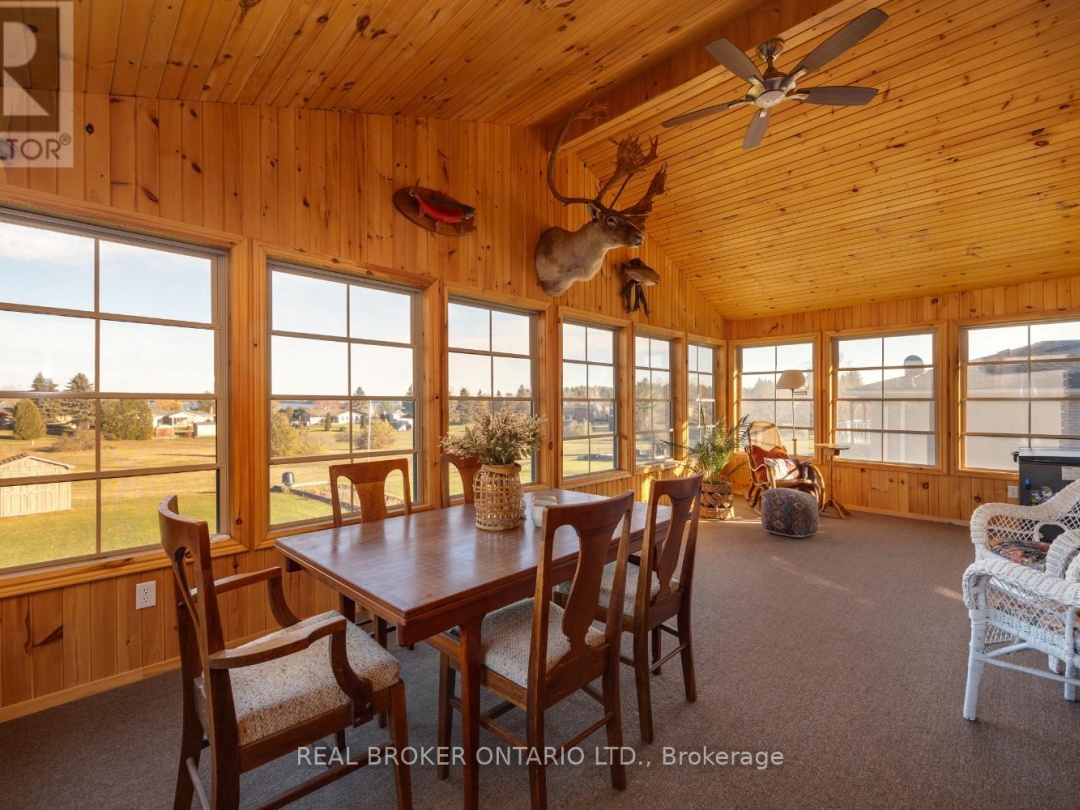 307 THE CAPTAIN'S CORNER, 