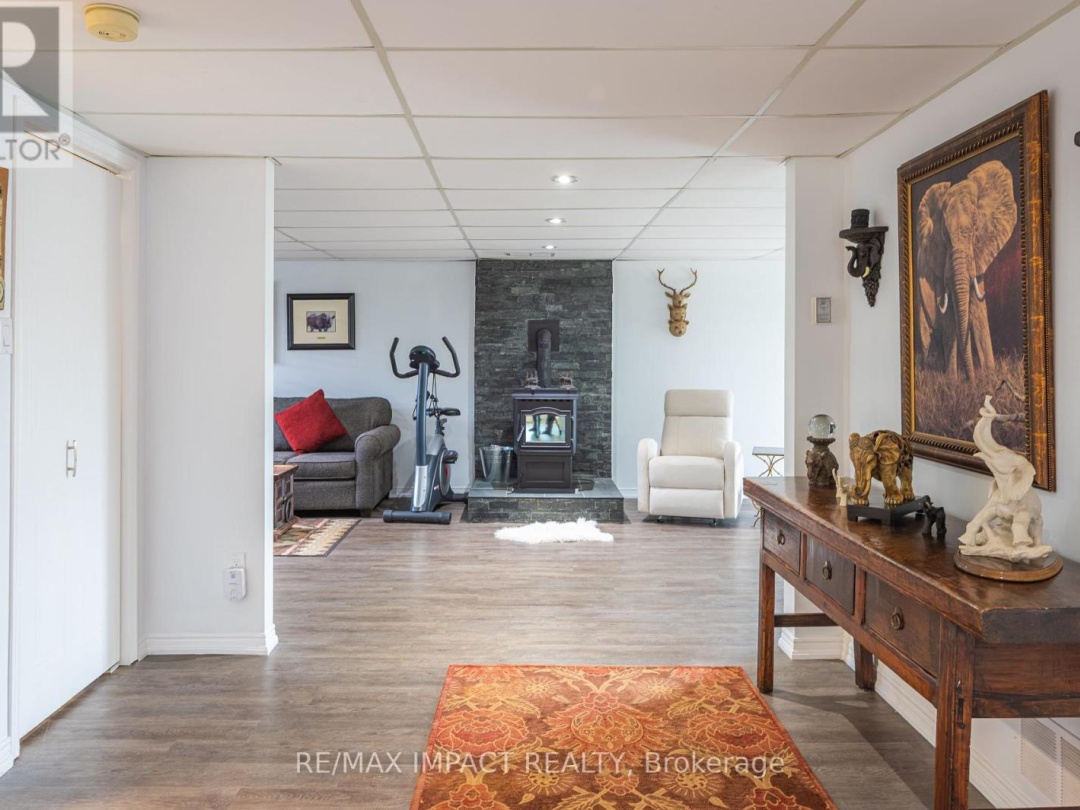 10 CEDARTREE LANE, 