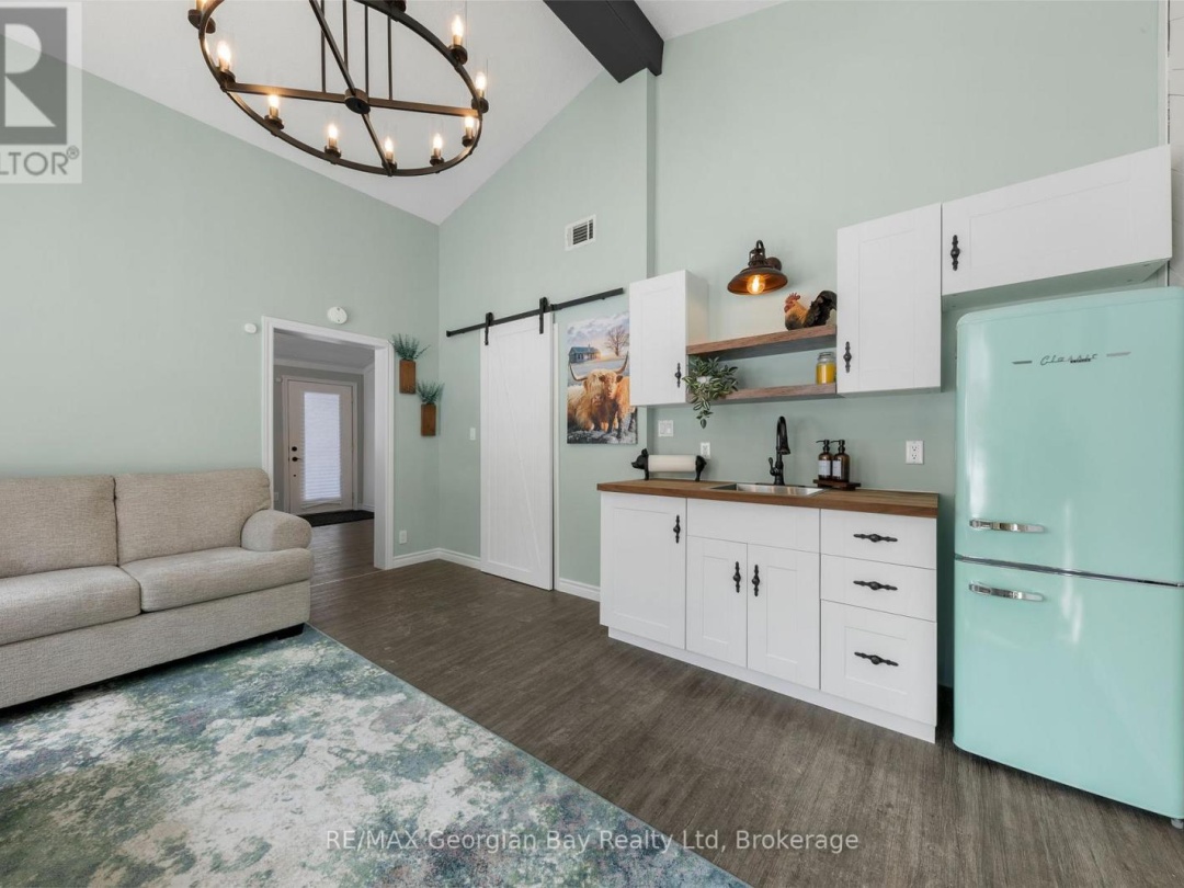 1745 TWIN OAKS CRESCENT, 