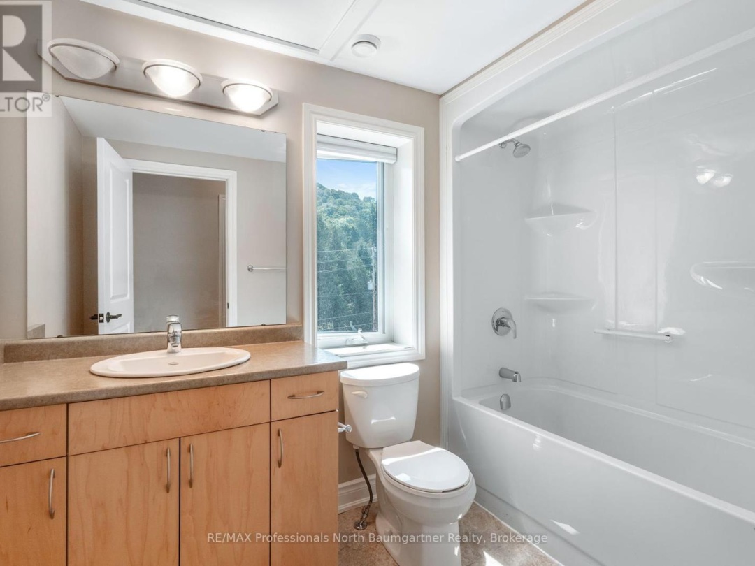 208 - 4 LAKE AVENUE, 
