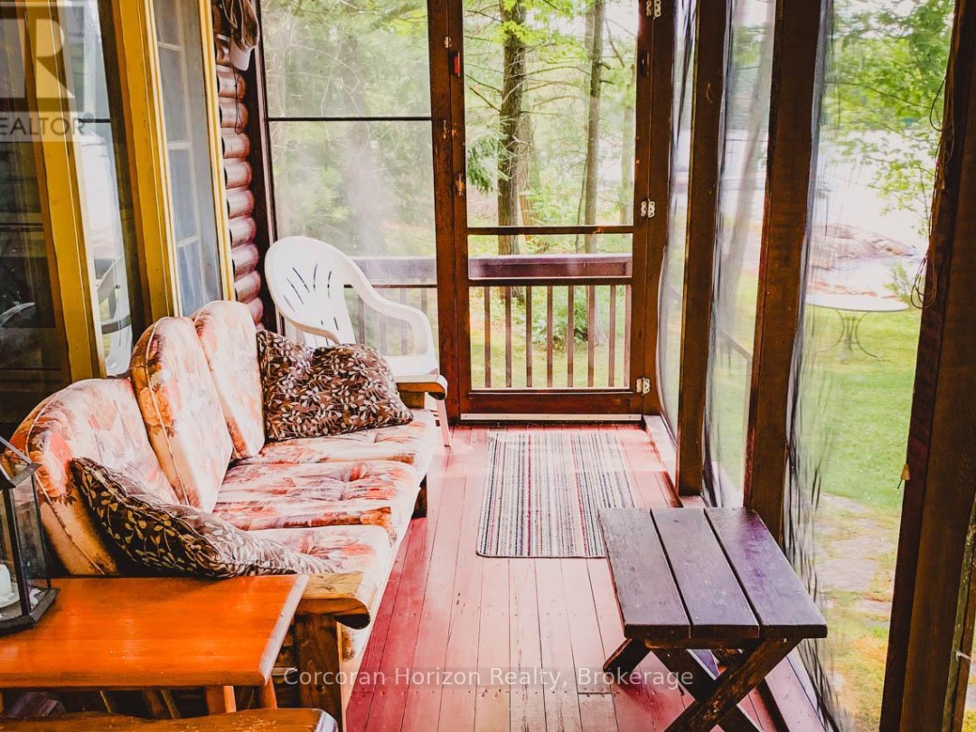 61 Arts Lane W, Six Mile Lake