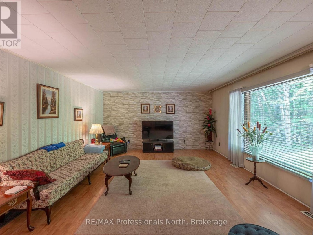 2499 KENNISIS LAKE ROAD, 