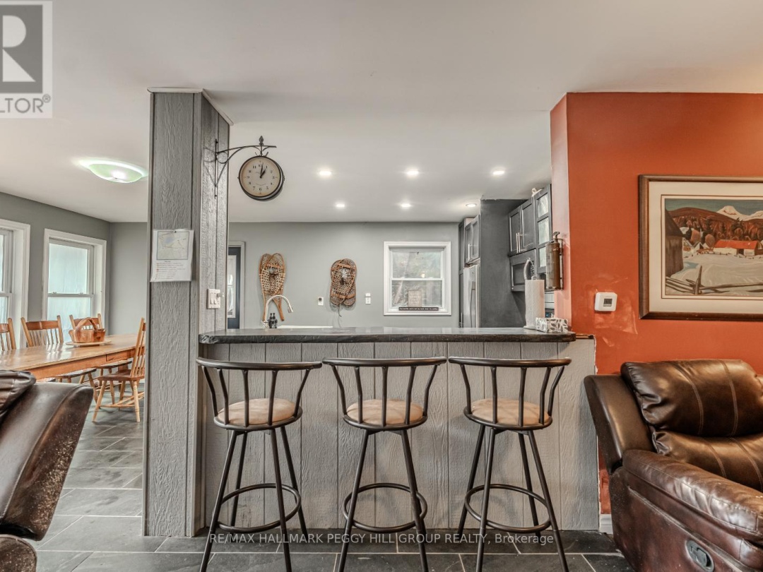 4 CLOVER COURT, 