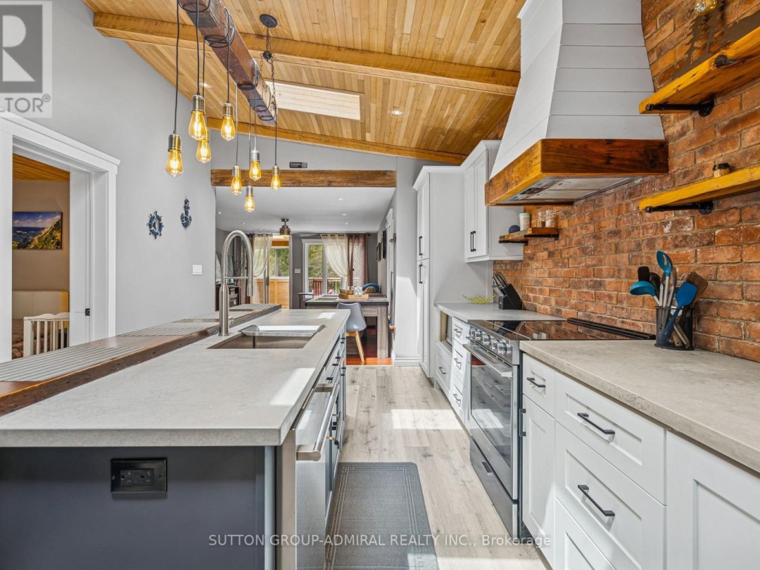 1023 KIRKPATRICK LANE, Muskoka River