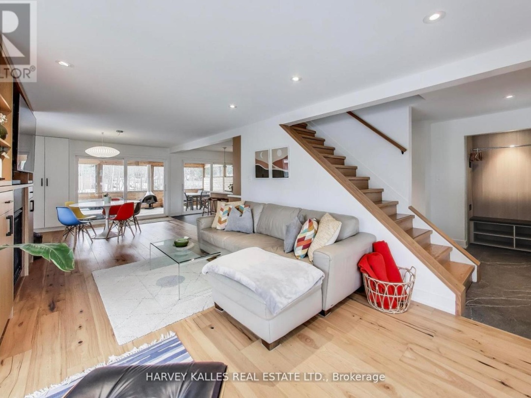 1002 CHIPPAWA AVENUE, 