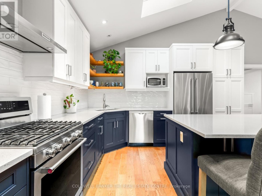 2656 WESTSHORE CRESCENT, 