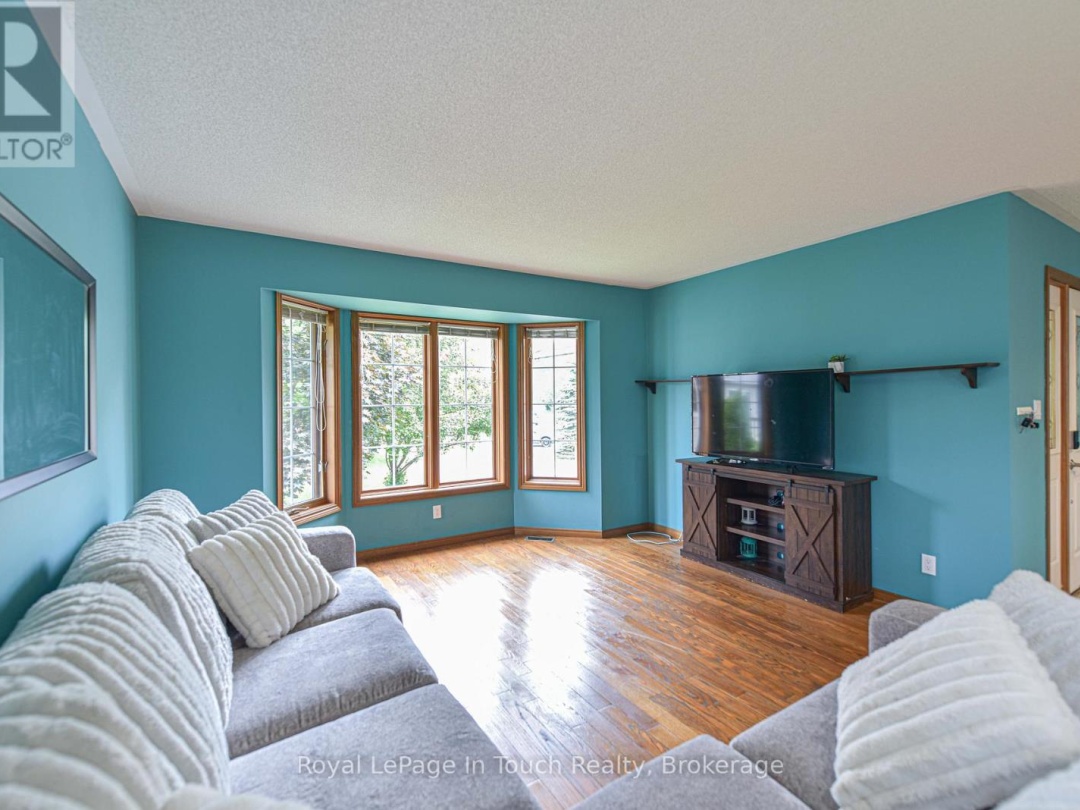 5 EARLS COURT, 