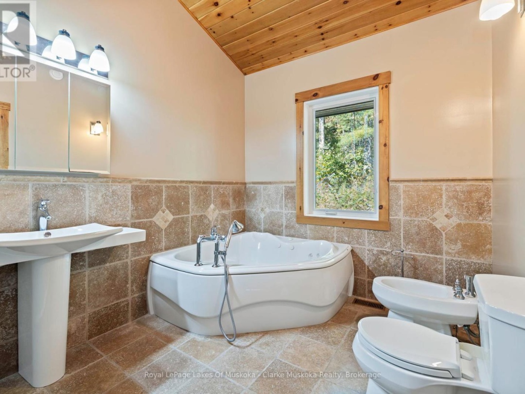1064 ROAD 3200, Lake Muskoka