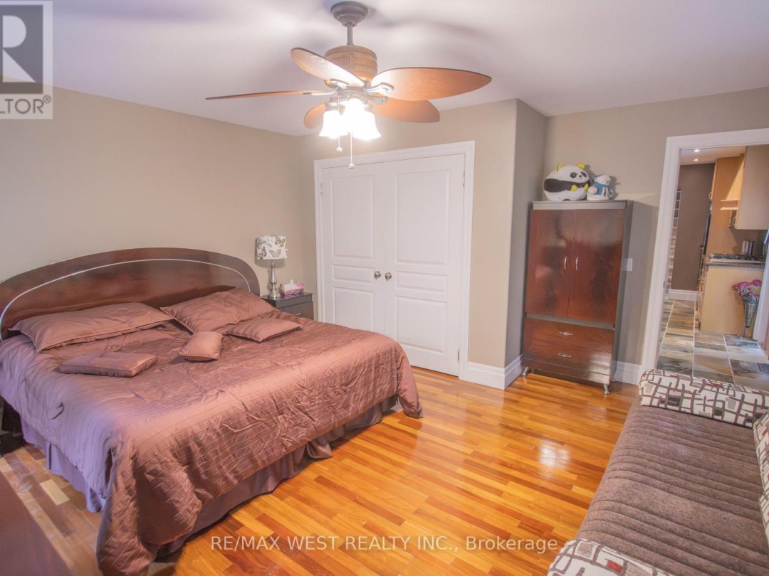 1158 LORNE LANE, 