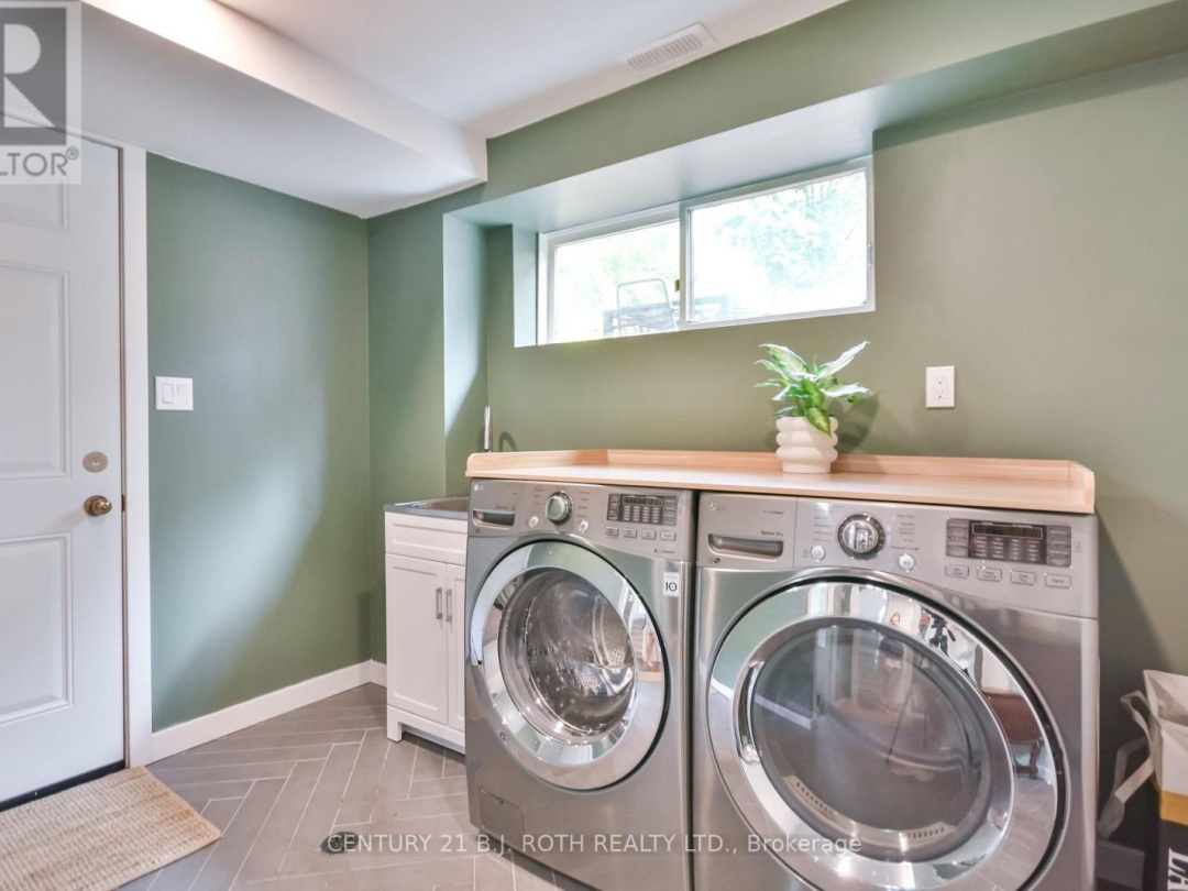 212 BORLAND STREET E, 