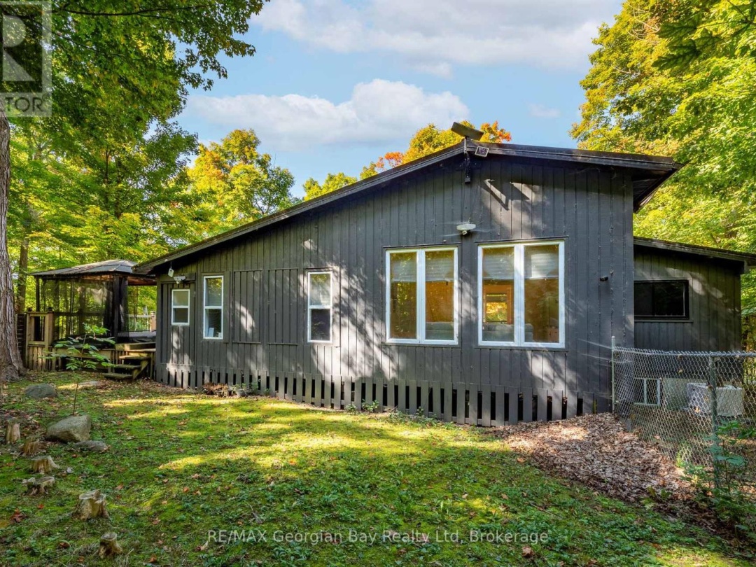 1745 TWIN OAKS CRESCENT, 