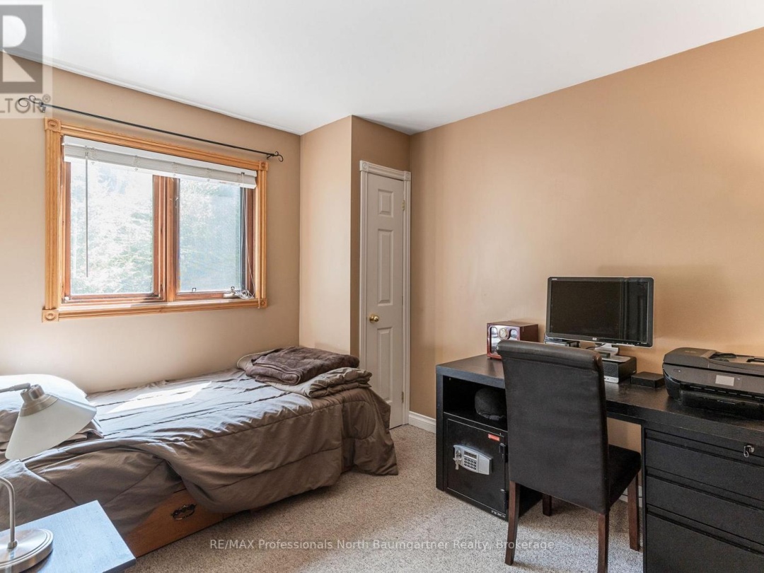 2766 Wilkinson Road, Kennisis Lake