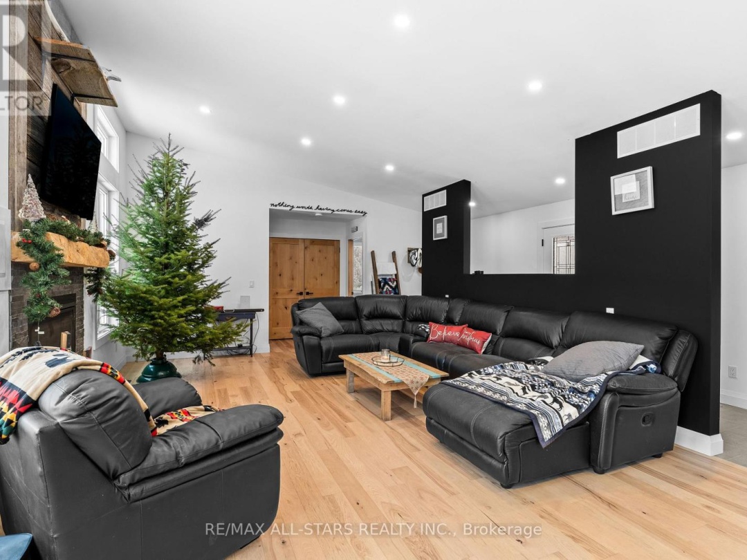 1062 NORTHLINE ROAD, 