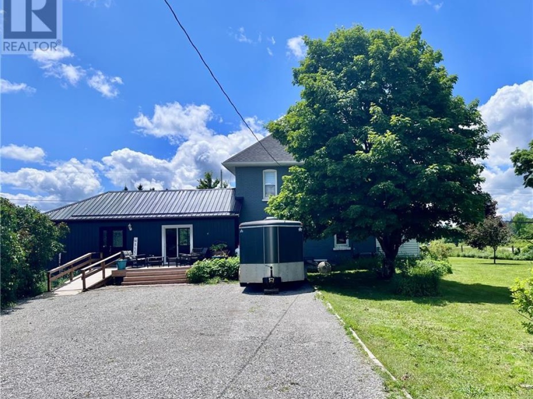 31 Blue Bay Lane, Cameron Lake