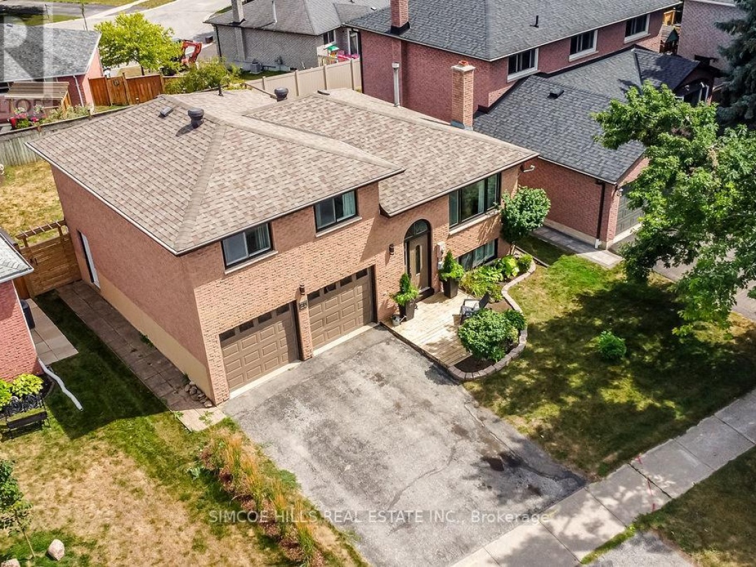 40 LAURENTIAN LANE, 