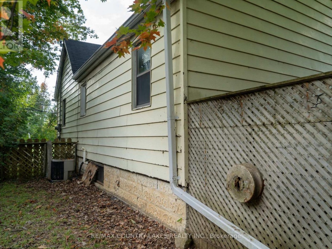 446 MAIN STREET E, 