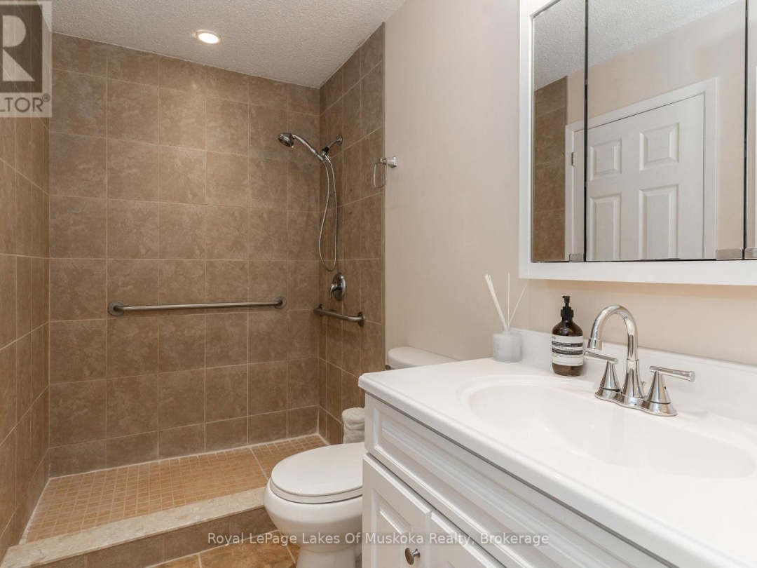 10 - 142 ECCLESTONE DRIVE, Muskoka River