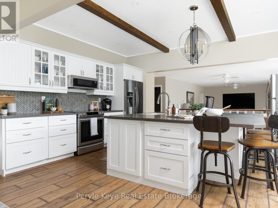 8 SHAW CRESCENT, 