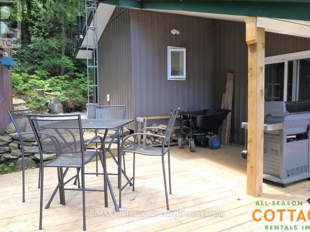 1027 DOW TRAIL, Haliburton Lake