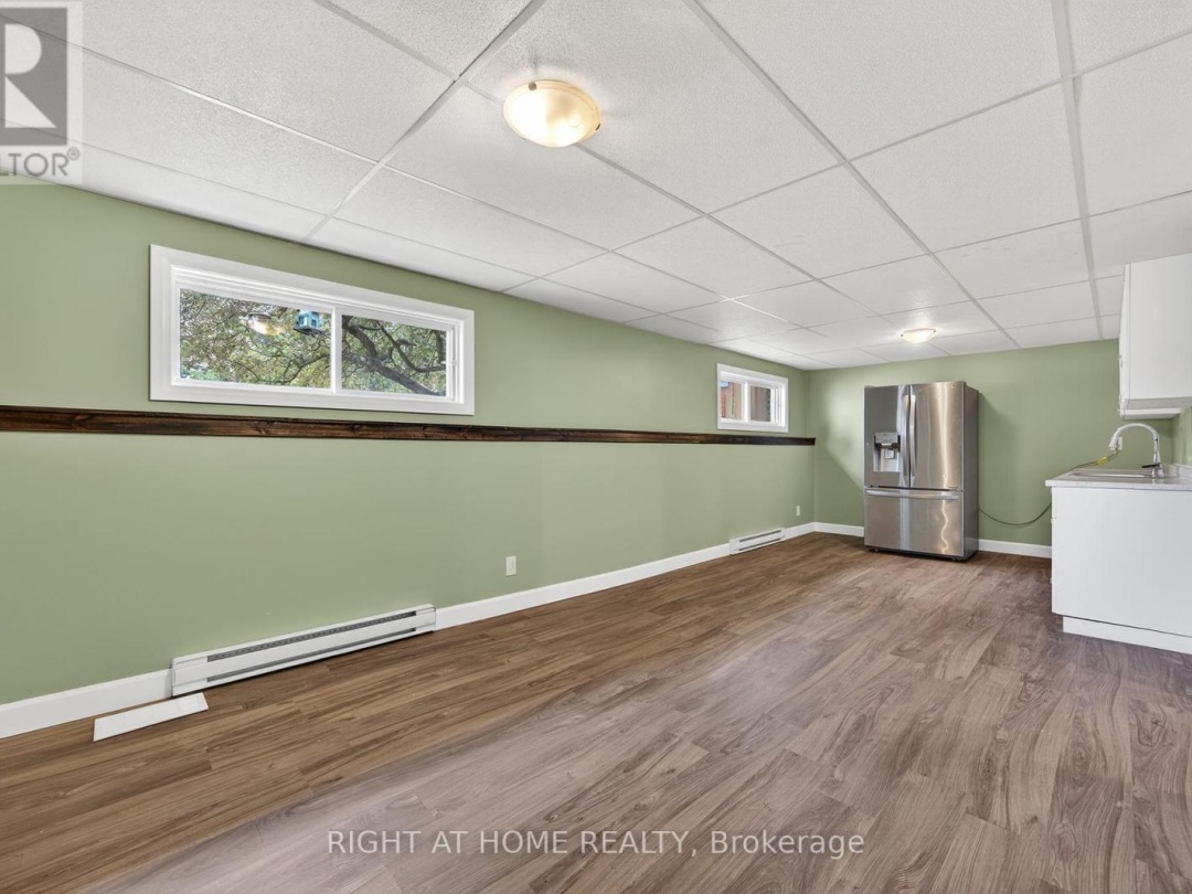 112 BORLAND STREET E, 