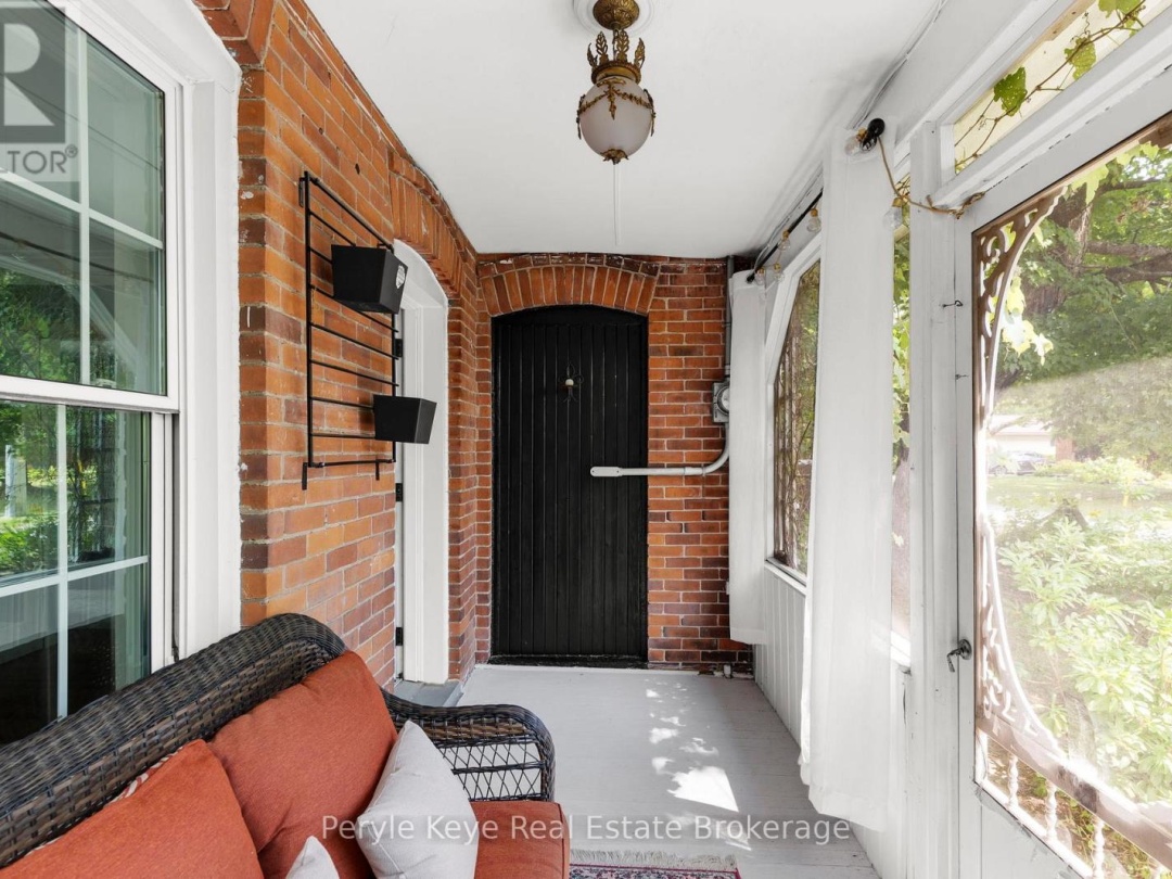 9 KING STREET, 