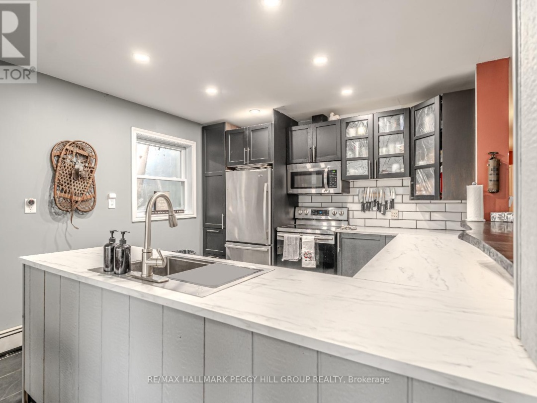 4 CLOVER COURT, 