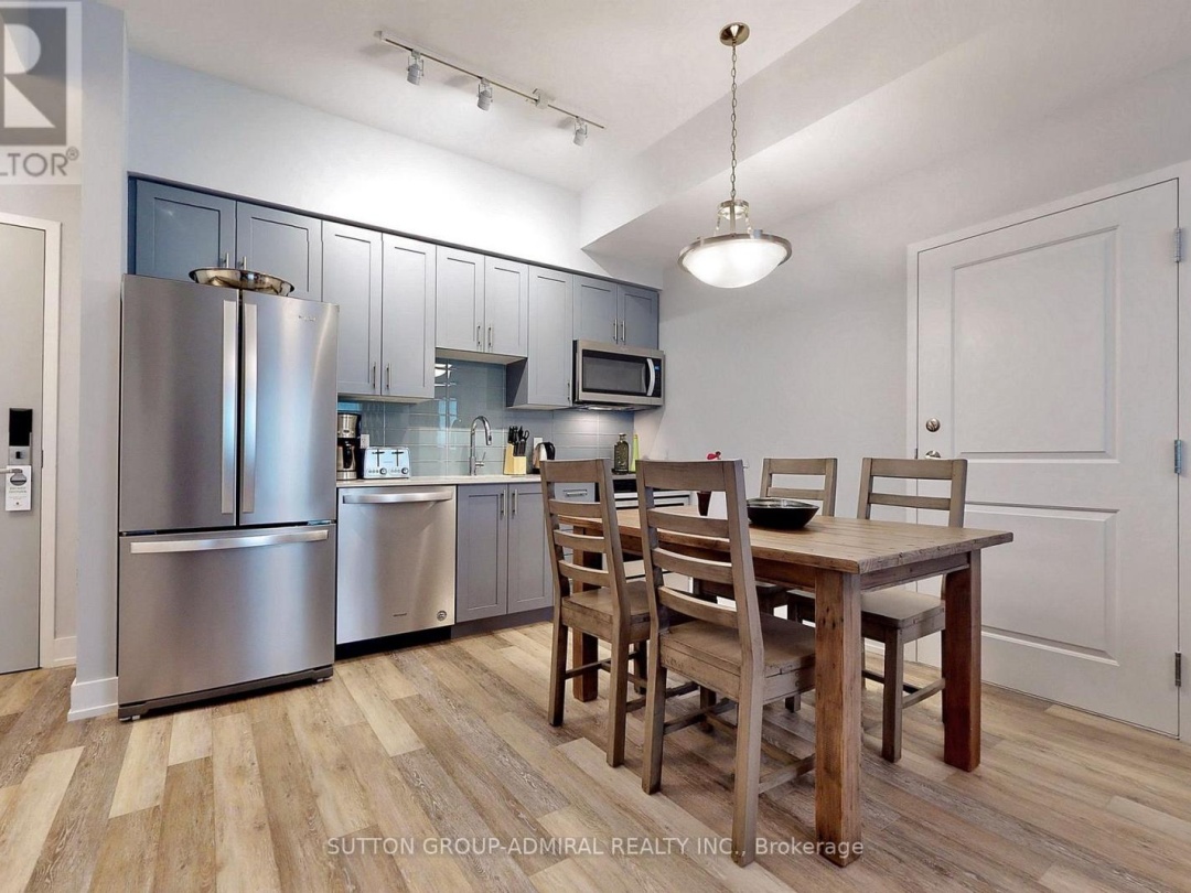425 - 25 PEN LAKE POINT ROAD, 
