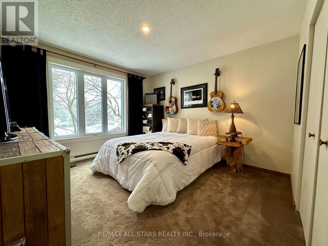 91 Riverside Drive, Pigeon Lake