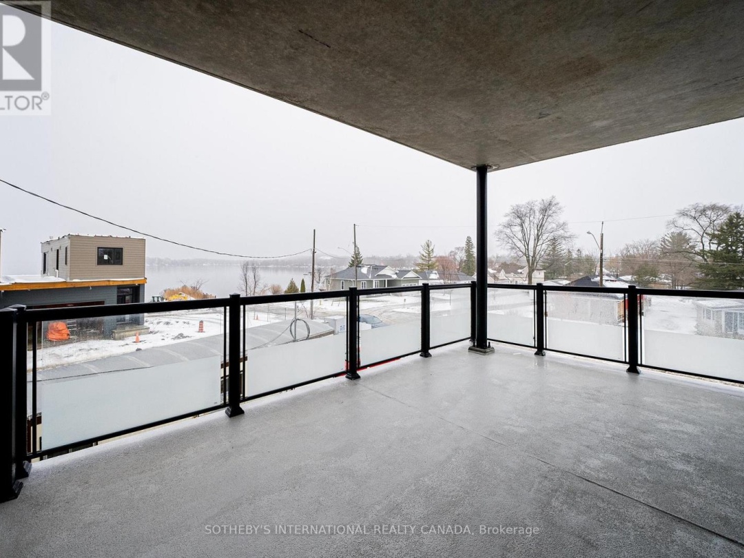 208 - 19B WEST STREET N, 
