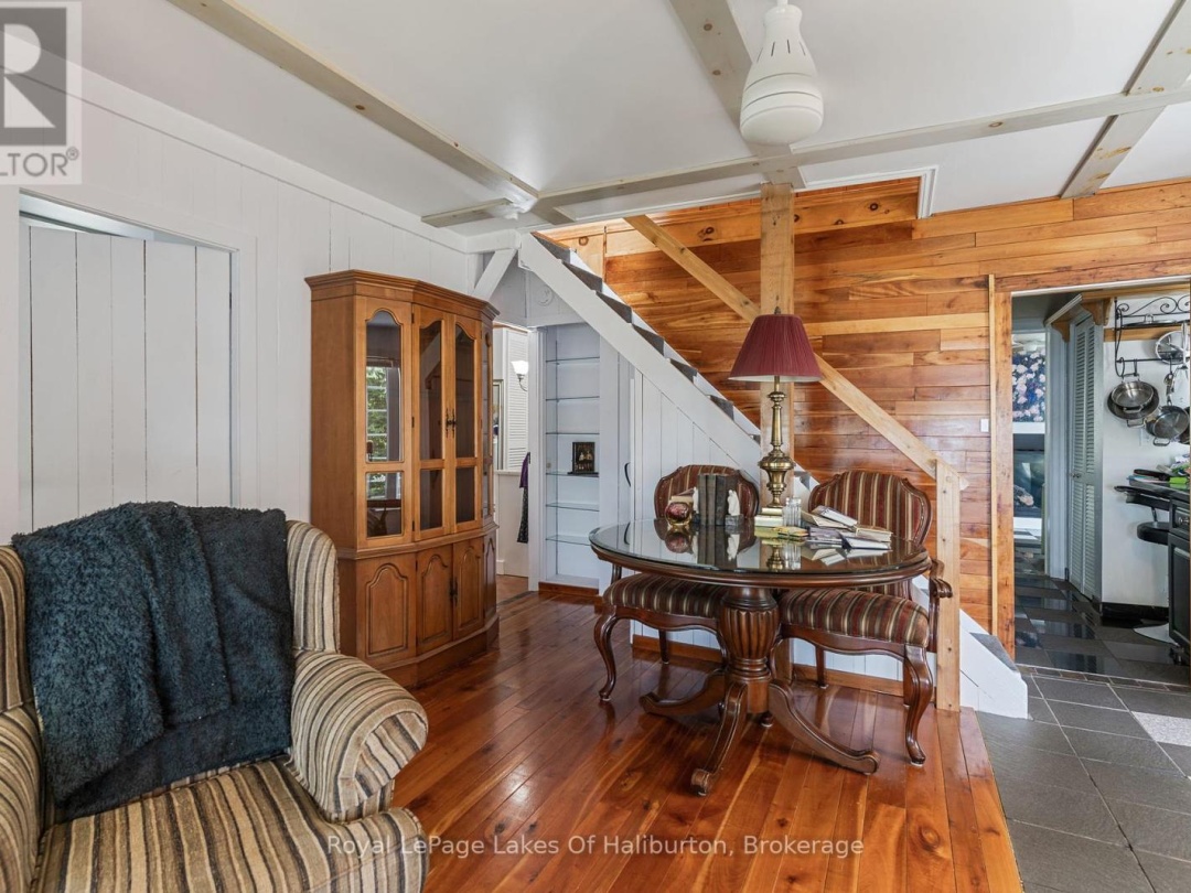 1049 NINATIGO LANE, 