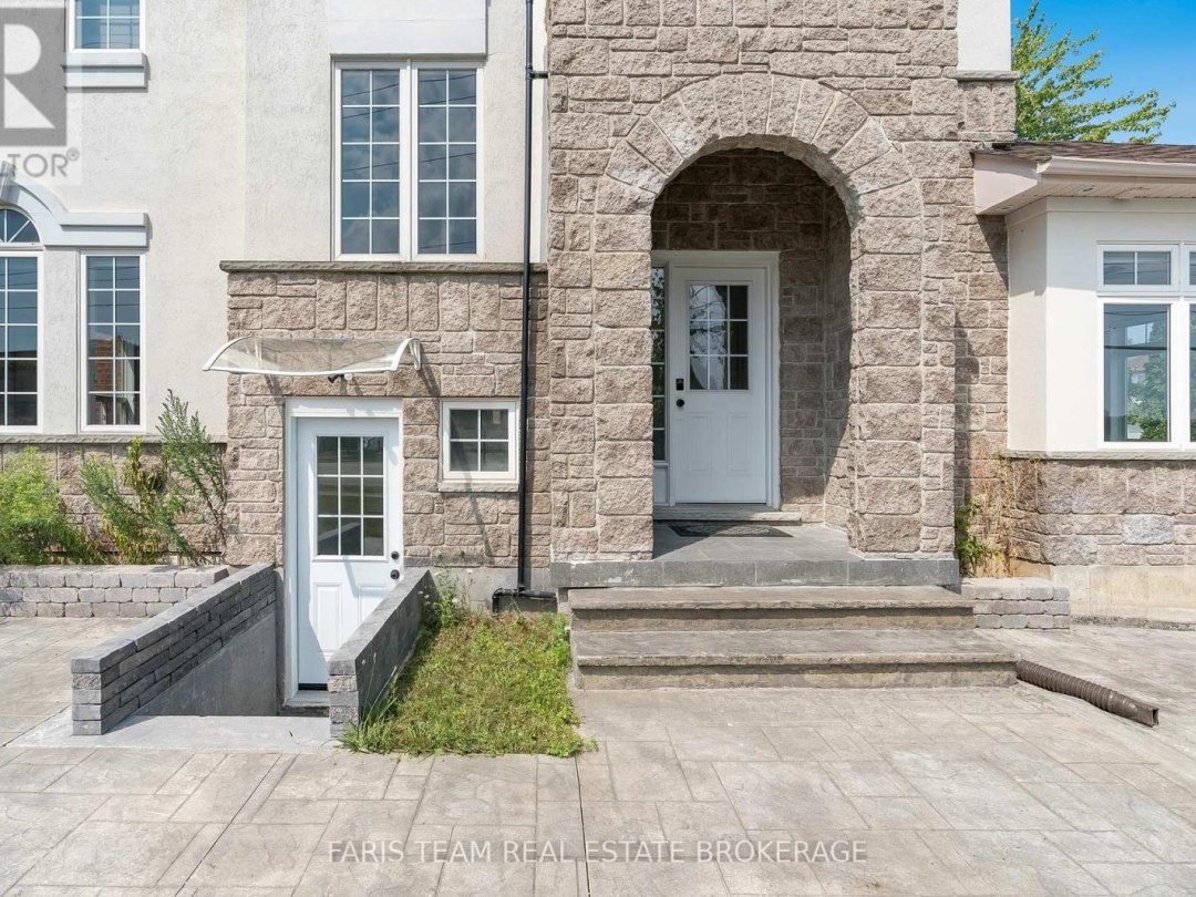 2 VANESSA DRIVE, 