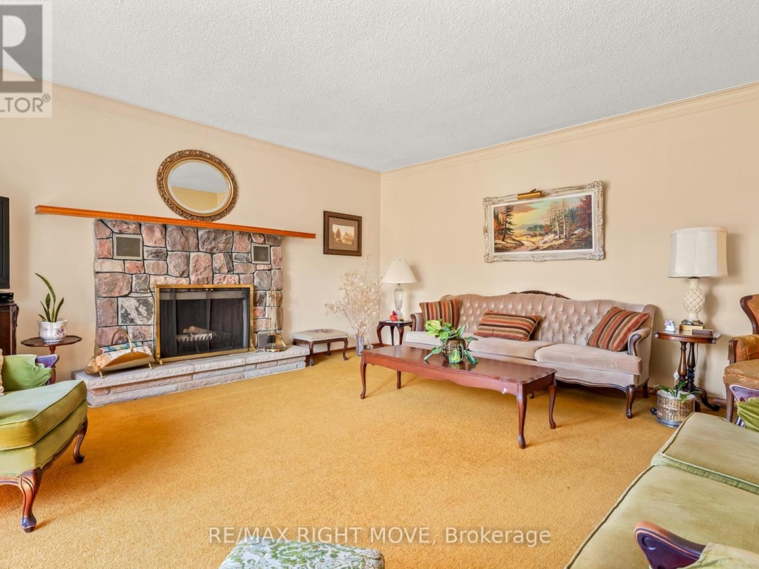 504 SIMCOE STREET, 