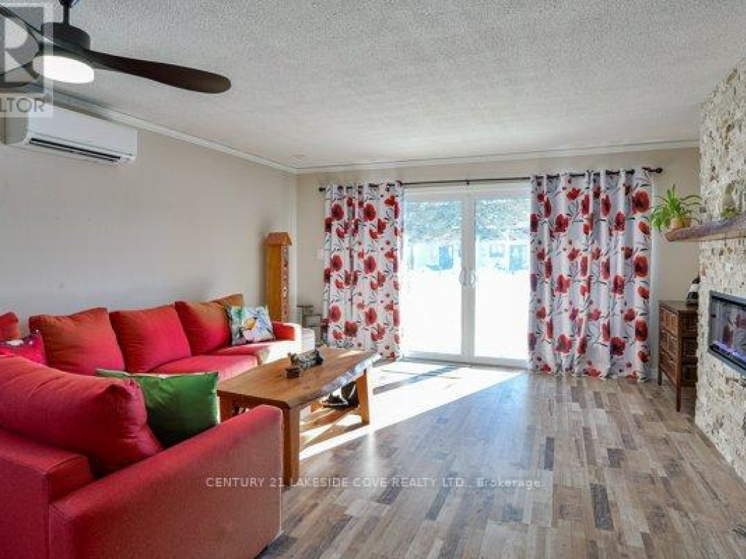 UNIT 27 - 1 PARADISE BOULEVARD S, 